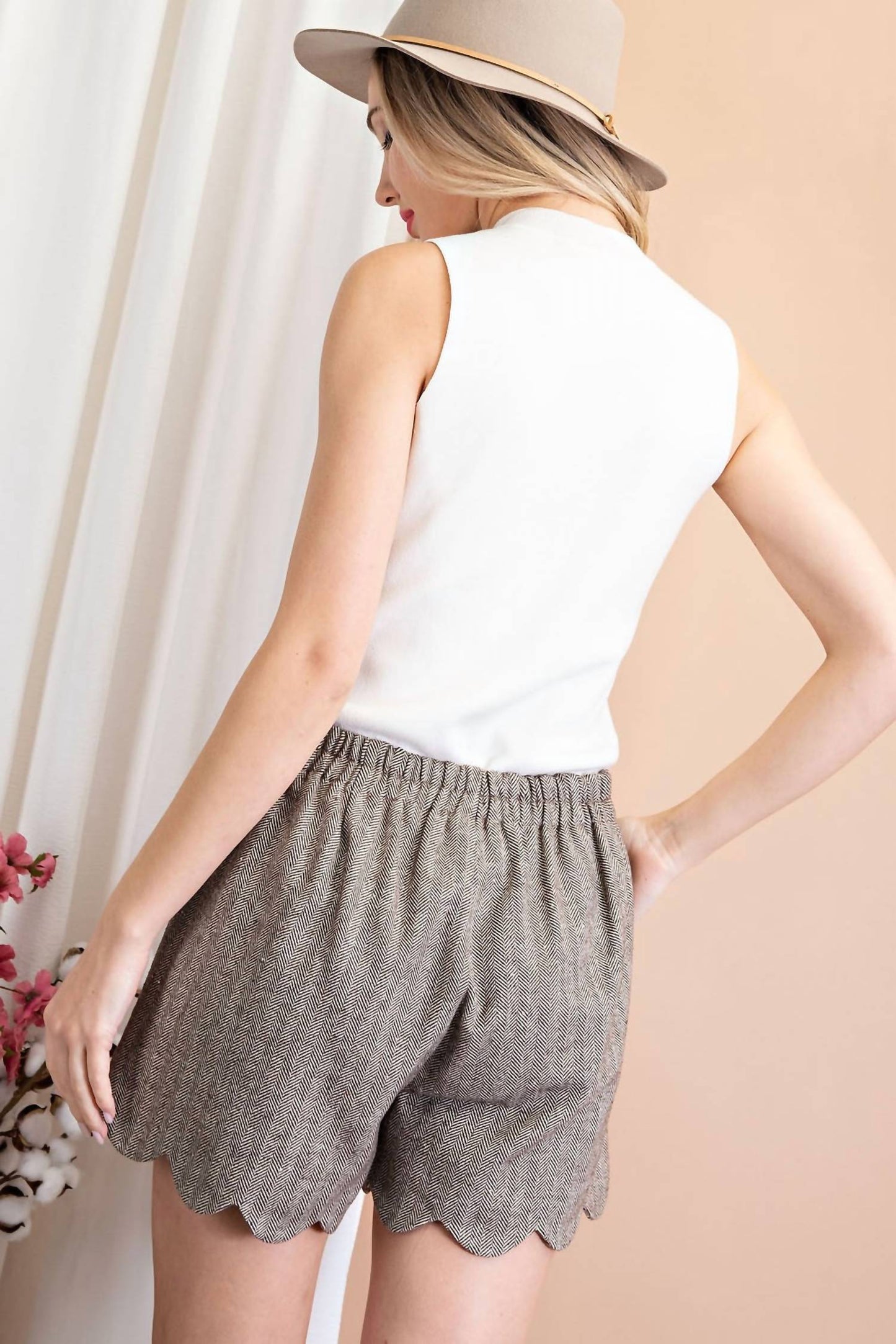 Herringbone knit high waisted scallop shorts